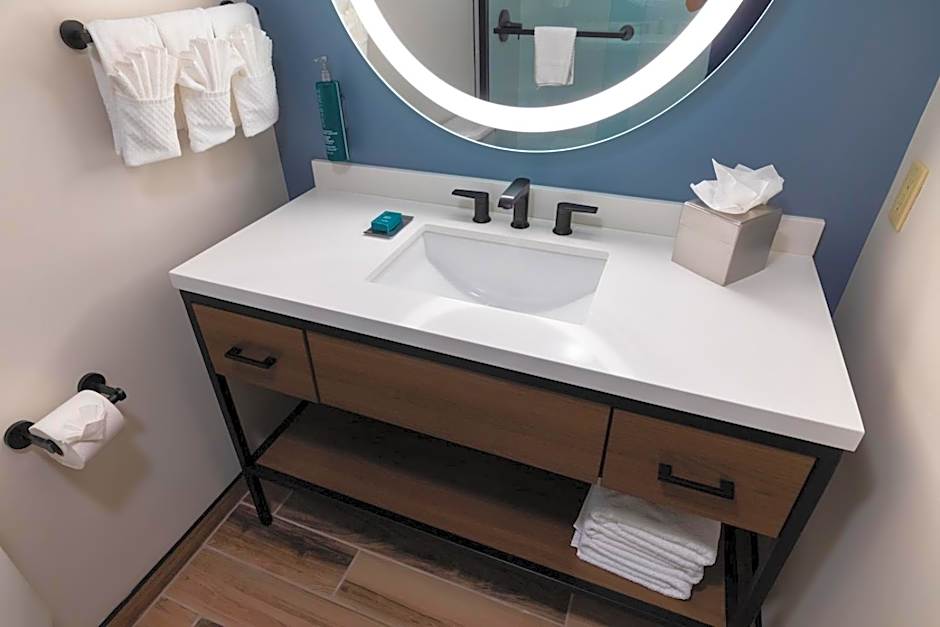 DoubleTree By Hilton Tinton Falls Eatontown