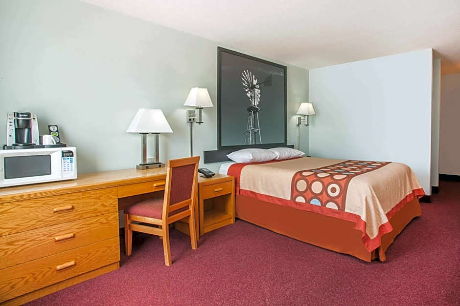 Super 8 by Wyndham Kindersley