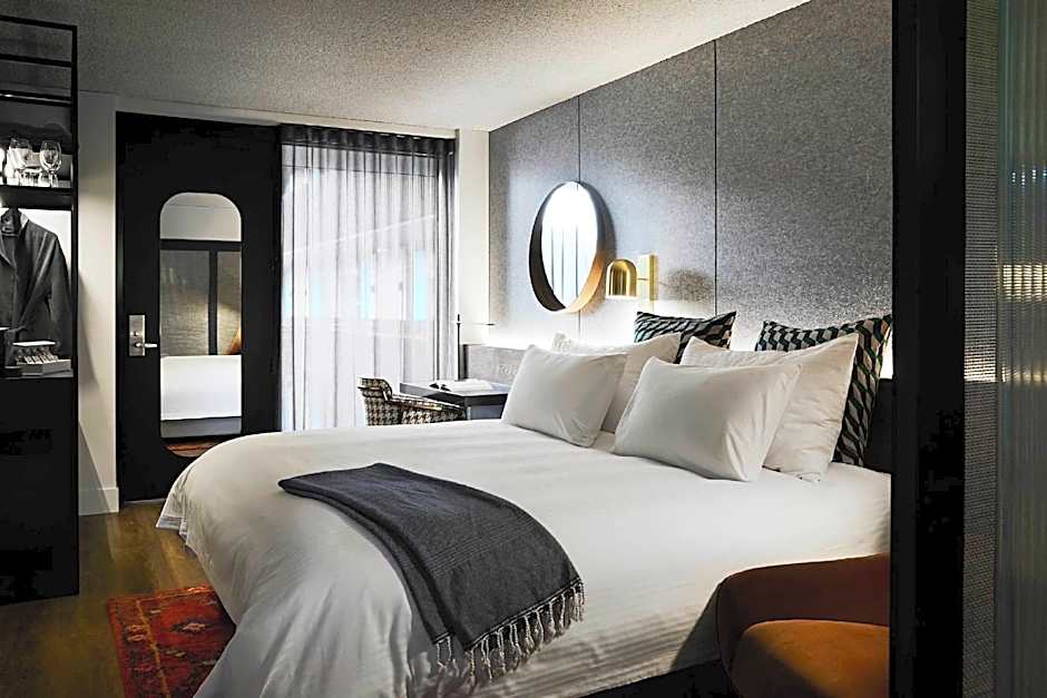 Photo 1 of 18 of Superior 1 King Bed