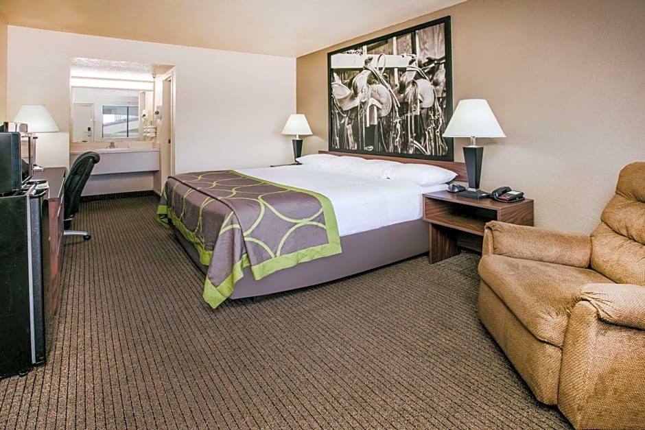 Super 8 by Wyndham Oklahoma Airport Fairgrounds West