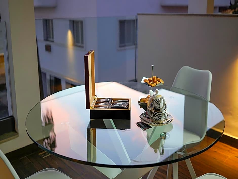Petit Palace Suites Hotel