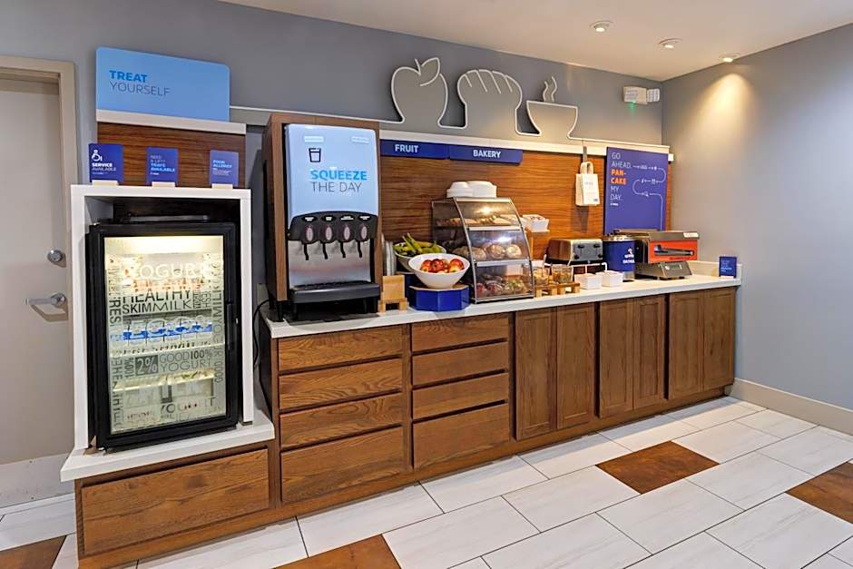 Holiday Inn Express & Suites Shelbyville Indianapolis by IHG