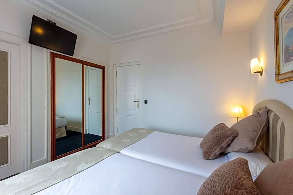Photo 1 of 13 of Double Room