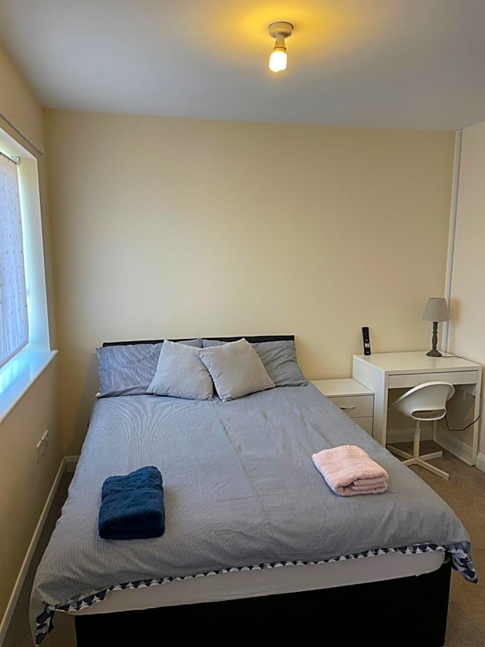 Private Rooms In A Cheerful 4-Bedroom Town House