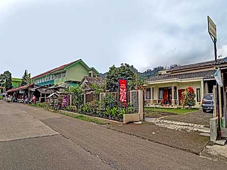 OYO 90454 Adinda Homestay Cibodas Lembang