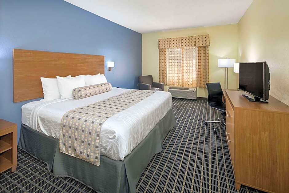 Days Inn & Suites by Wyndham Union City
