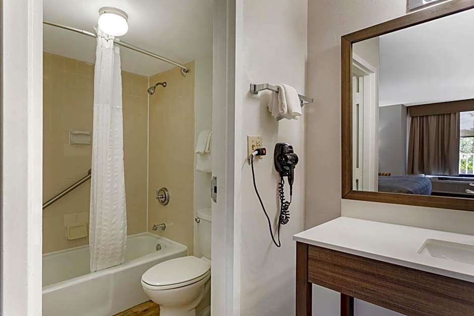 Quality Inn & Suites St Augustine Beach Area