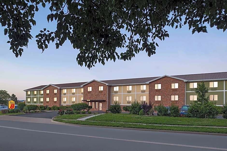 Super 8 by Wyndham Lenexa Overland Park Area