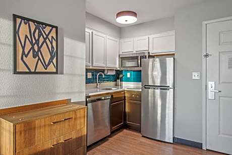 One-Bedroom Double Suite - Non-Smoking