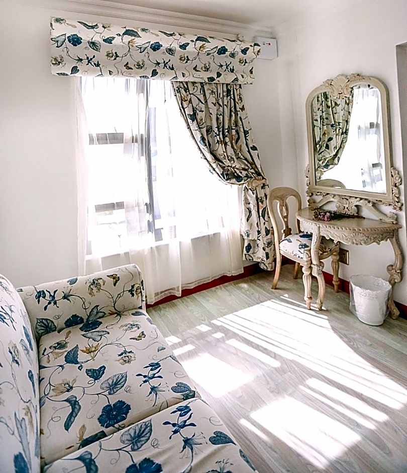 Misty Waves Boutique Hotel