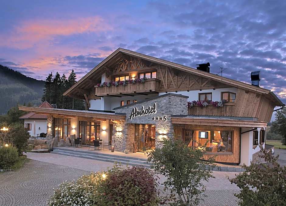 Almhotel Told