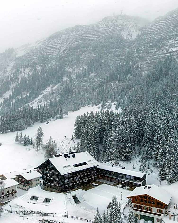New Hotel Kristberg in Lech with SPA, outdoor pool and view