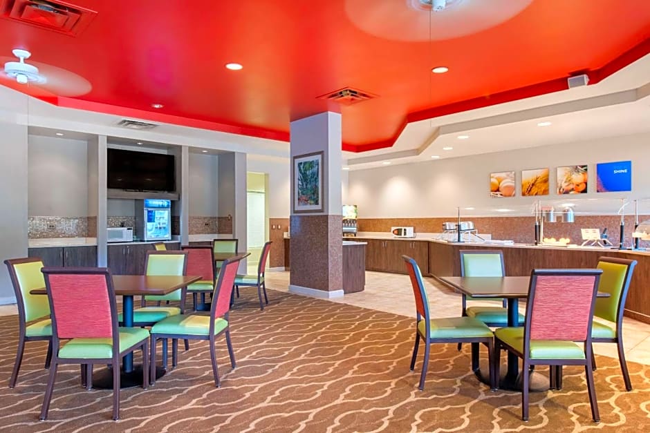 Comfort Suites Maingate East