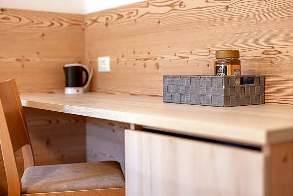 SAN PIETRO DOLOMITI Small Budget Hotel