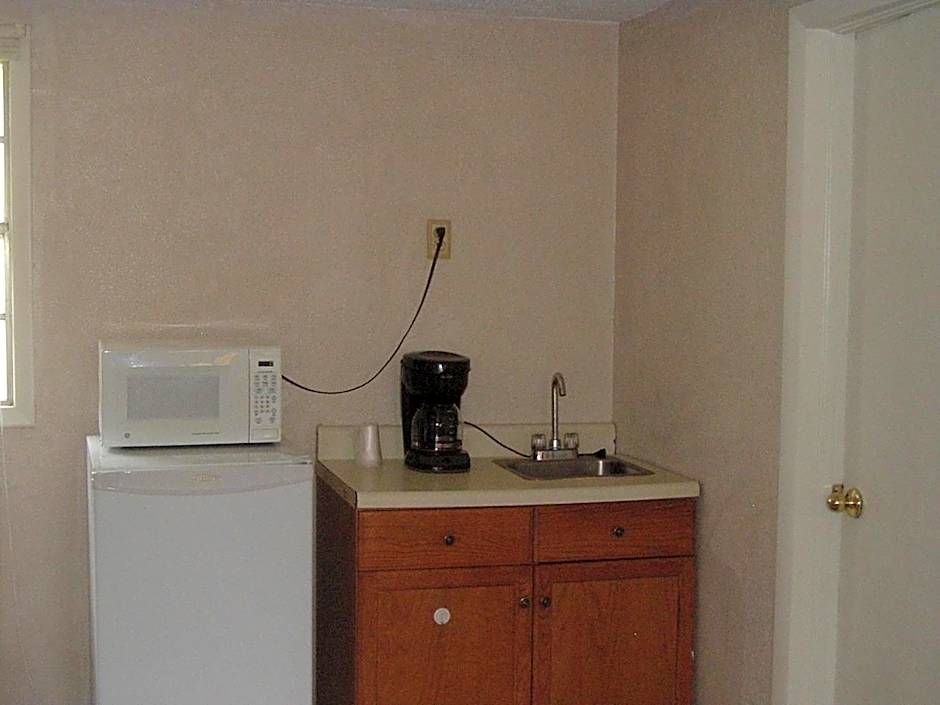 Fels Three Crown Motel