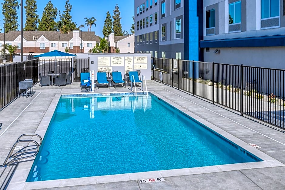 Hampton Inn & Suites Bakersfield Central
