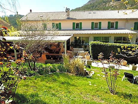 Hôtel Restaurant Le Lachens
