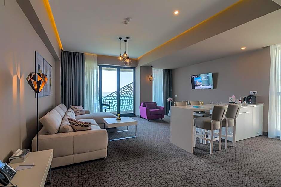 Nyota Hotel & Conference Center