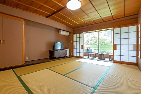 Japanese-Style Quintuple Room with Shared Bathroom
