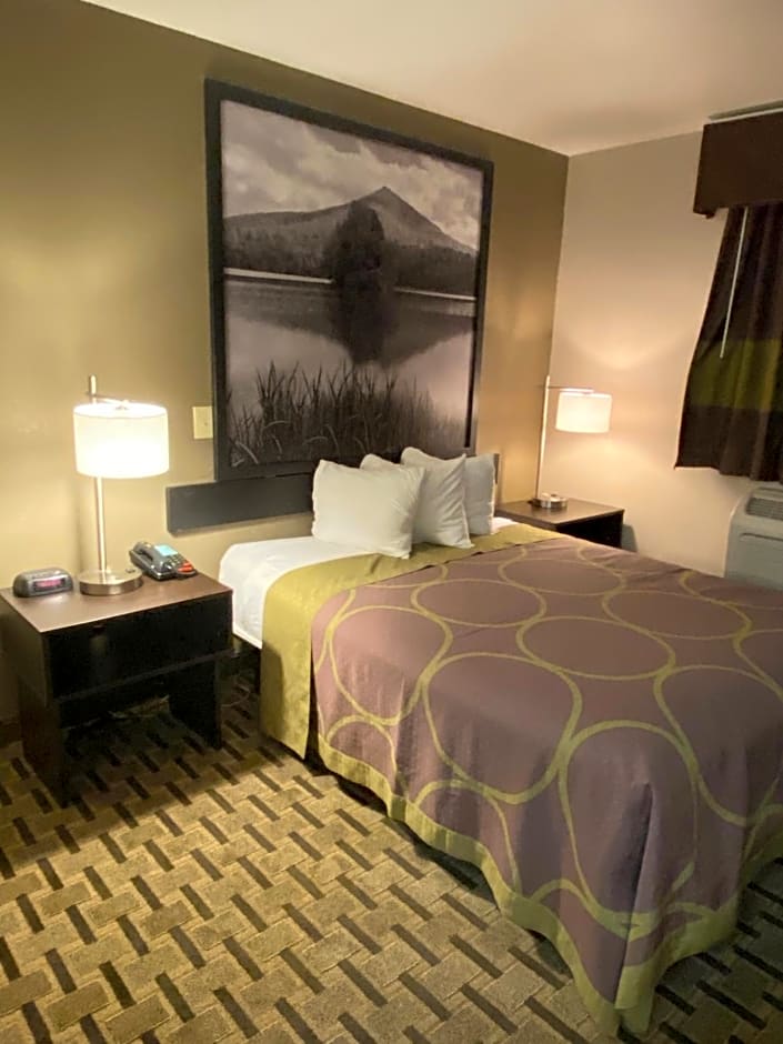 Super 8 by Wyndham Lynchburg VA