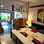 Baan Si Khao yanui