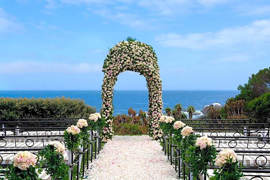 Twelve Apostles Hotel & Spa