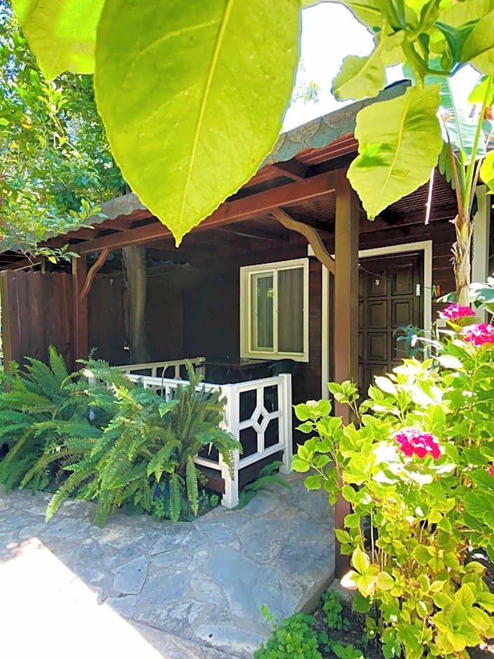 Canada Hotel & Bungalows