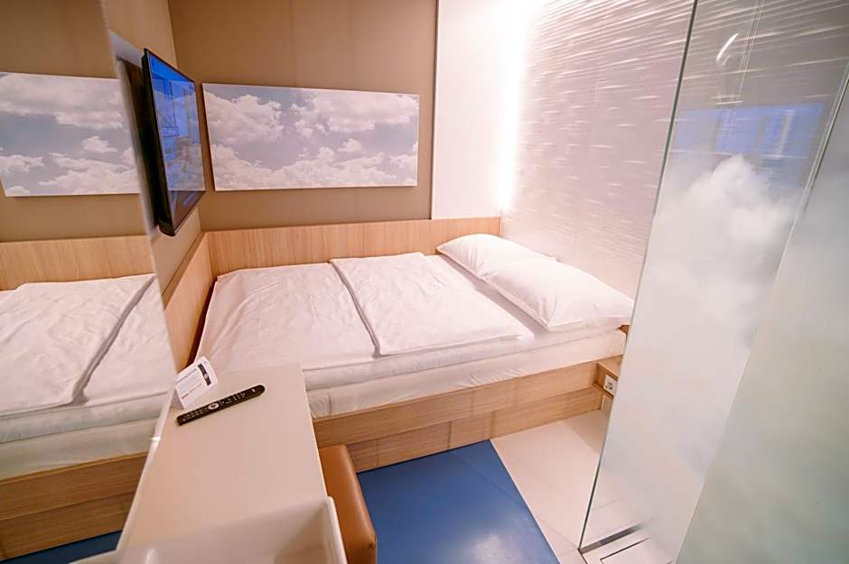MY CLOUD Transit Hotel - Guests with international flight only!