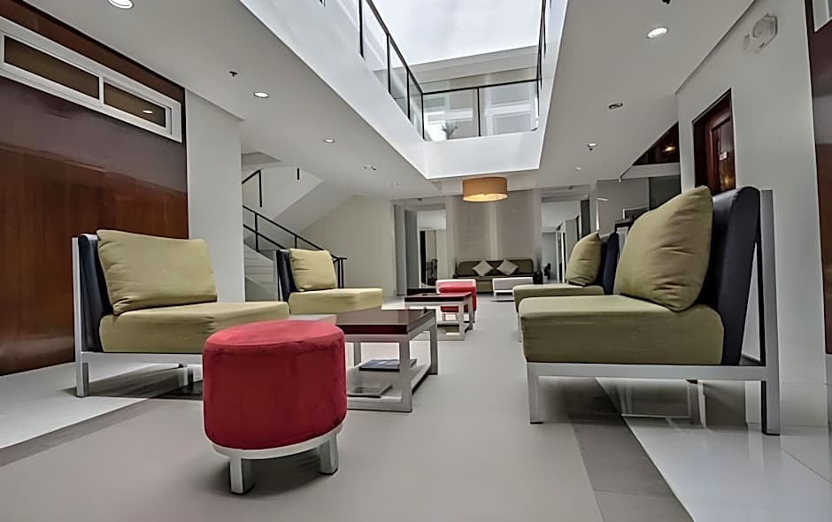 Holiday Suites Business District - Formerly Empire Suites Hotel