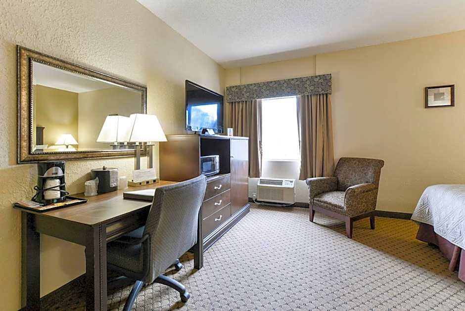 Grand View Inn & Suites