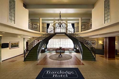 Travelodge Hotel by Wyndham Montreal Airport