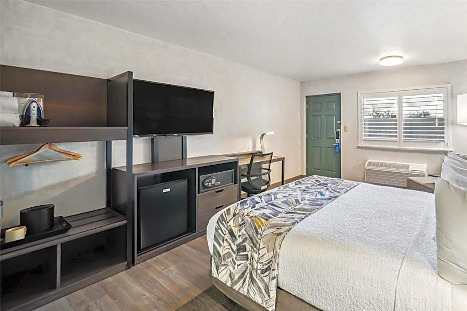 Best Western Plus Hilltop Inn