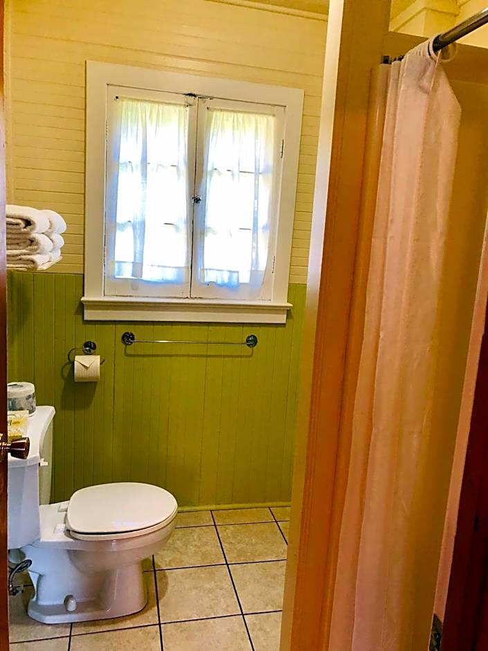 Green Gables Bungalow Court