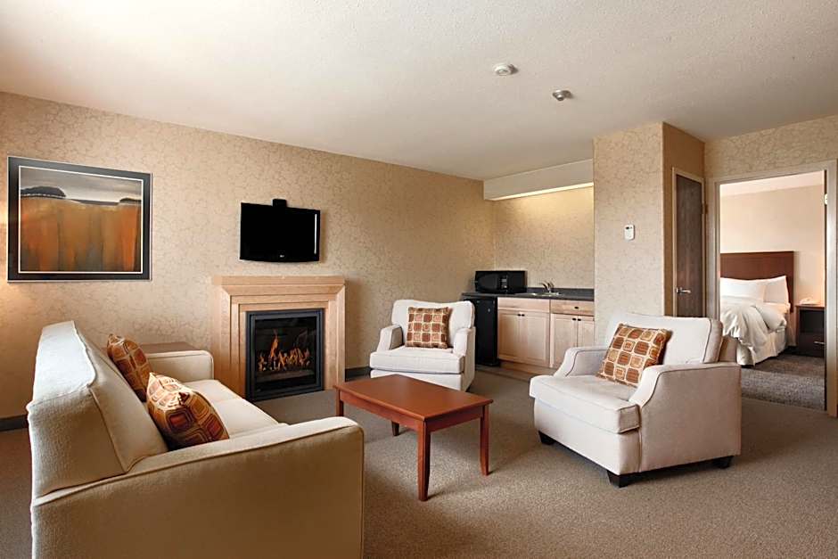 Days Inn & Suites by Wyndham Brandon