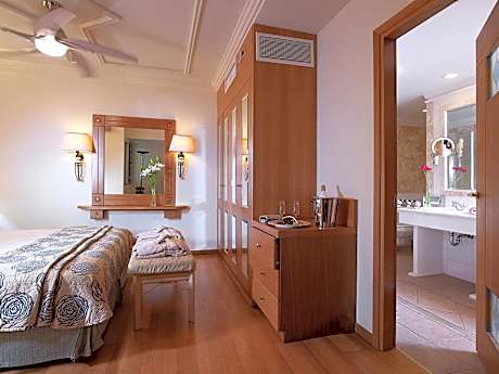 Knossos Suite Sharing Pool