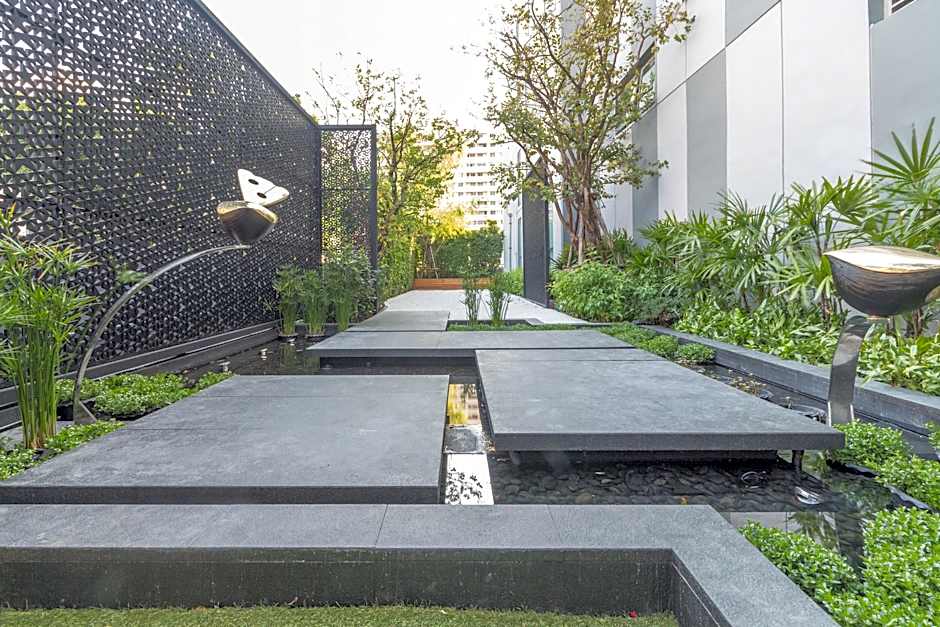 Holiday Inn Express Bangkok Soi Soonvijai By IHG