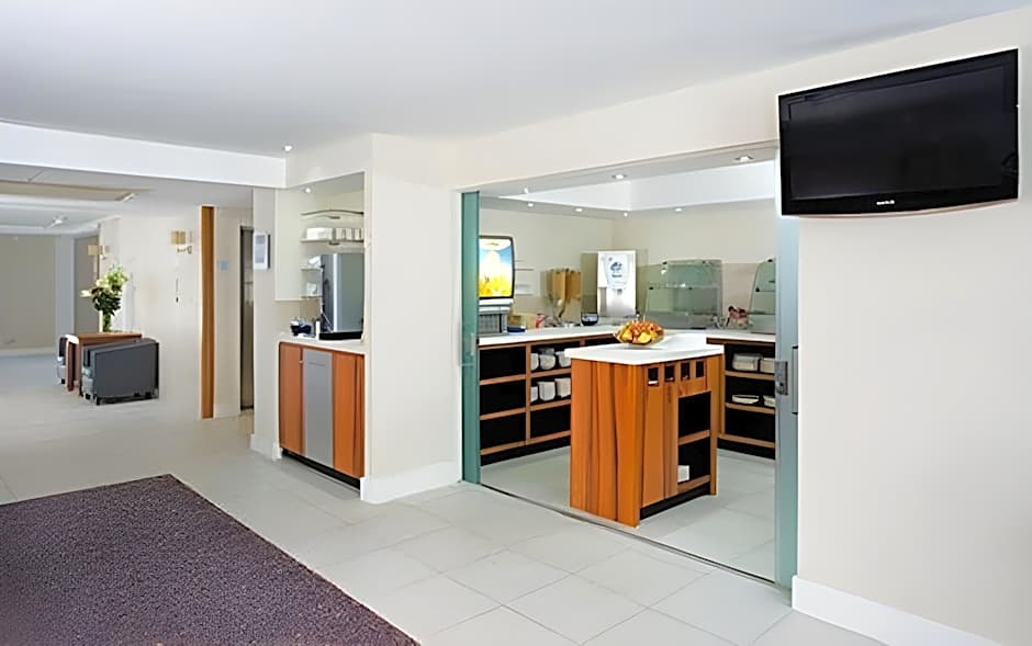 Holiday Inn Express London Gatwick Crawley By IHG