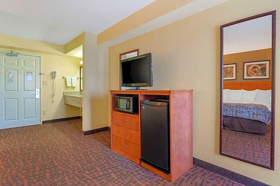 Best Western Louisville East Inn & Suites