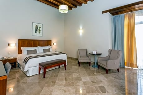 Superior Room (1 King Bed)