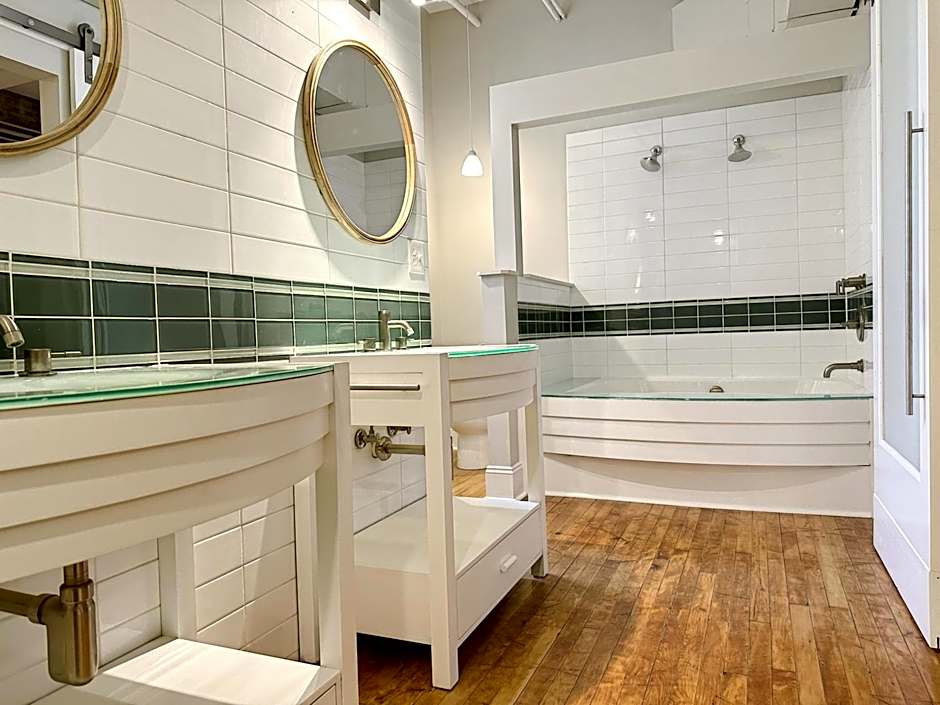 The Historic Lyric Presidential Suite