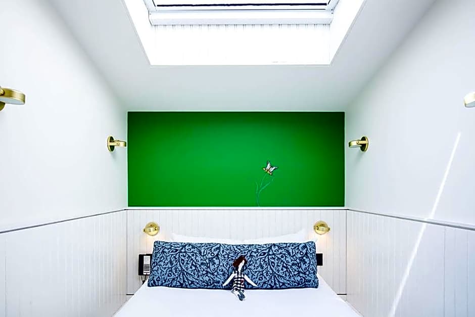 Drake Devonshire and Motor Inn