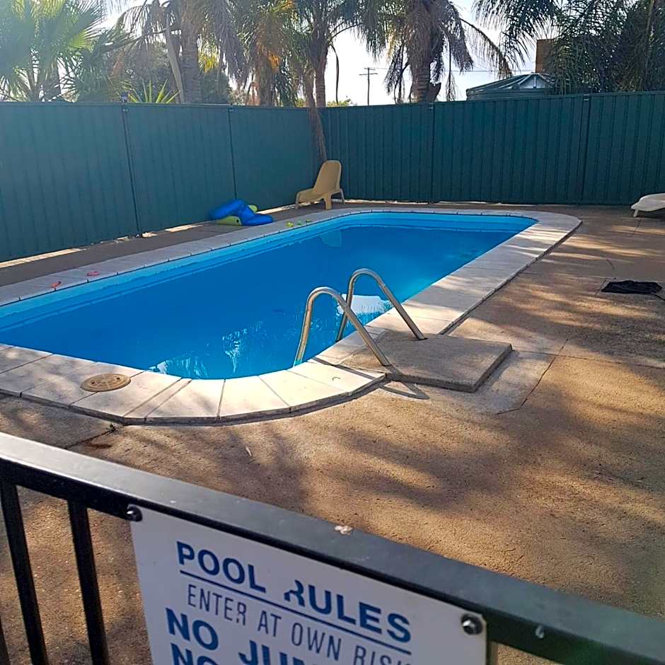 Golden Peak Motel PeakHill