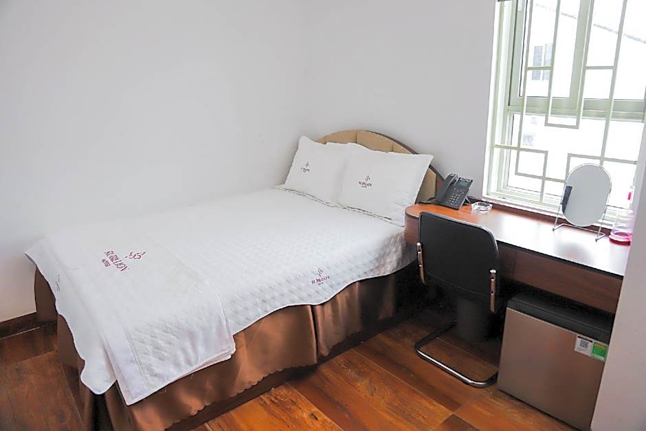 Standard 1 Double Bed — 2 fotoğraftan 1. fotoğraf