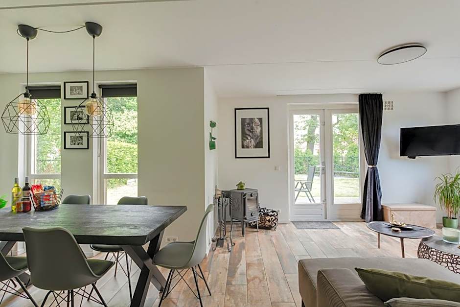 Het Huys Ewijk mooi luxe en een laadpaal