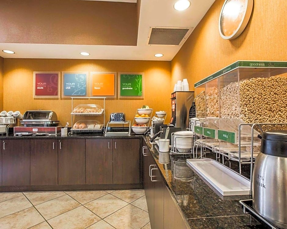 Comfort Suites At WestGate Mall