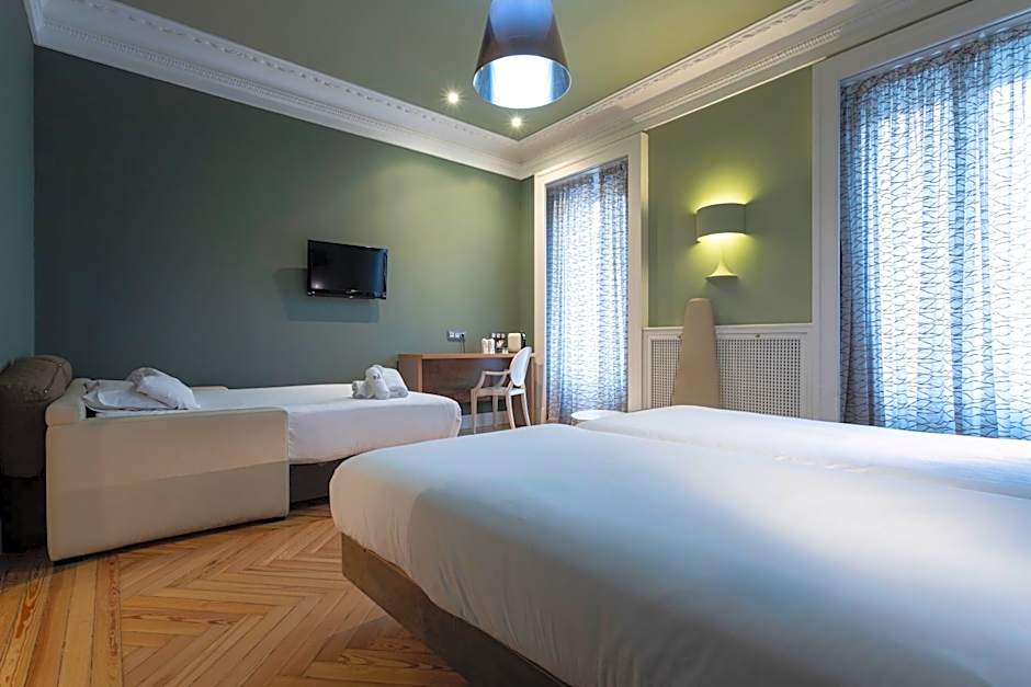 Petit Palace Lealtad Plaza