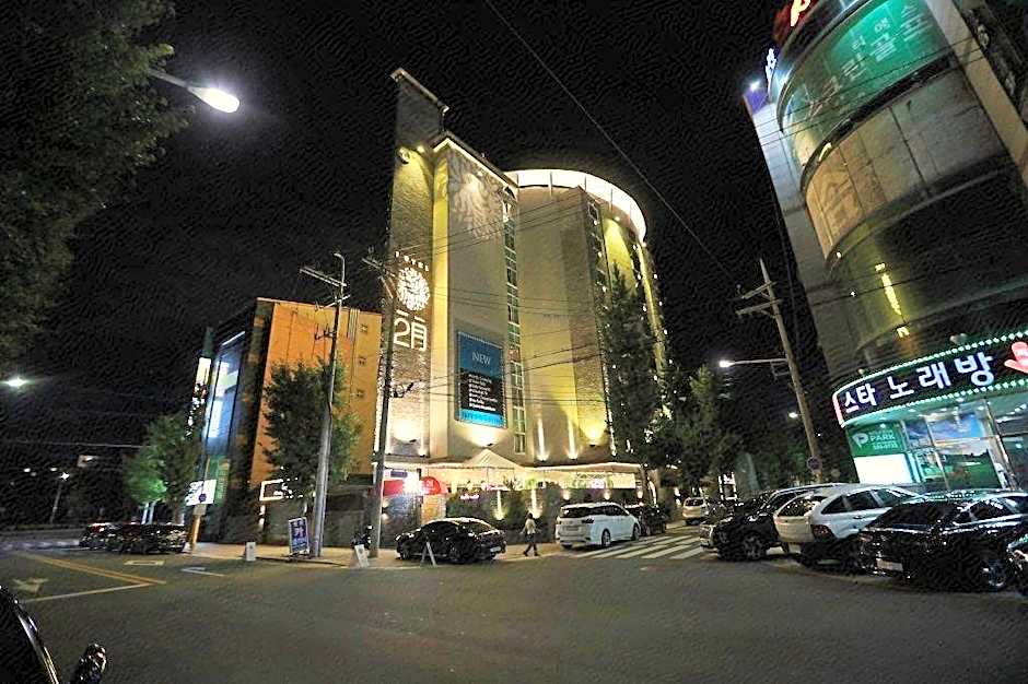 February Hotel SeongSeo