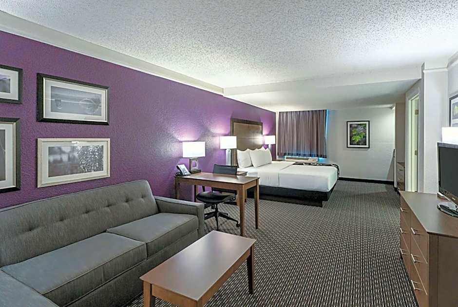 Photo 1 of 2 of 1 King Bed with Sofabed Suite