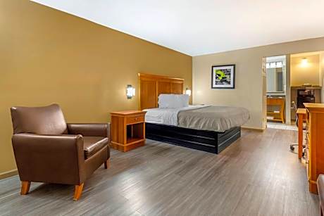 King Room - Exterior - Non-Smoking