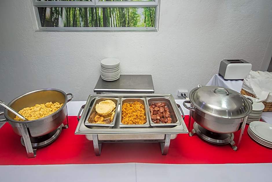 Hotel Laureles Plaza